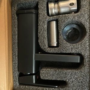 New black single hole faucet